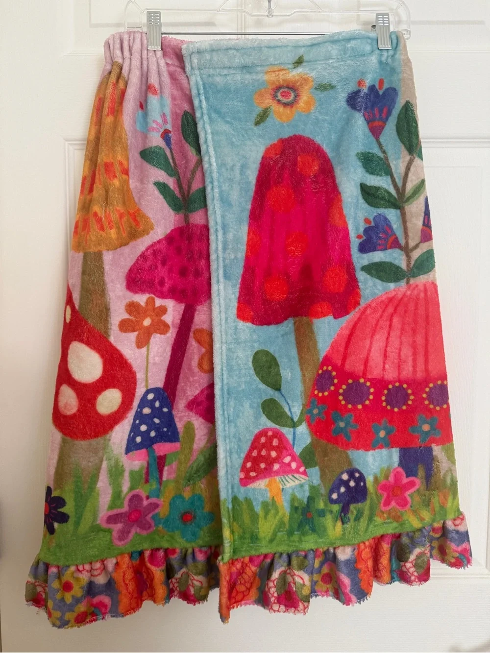 NATURAL LIFE Towel Wrap L/XL Vibrant Multicolor Ruffle-Hem Mushrooms